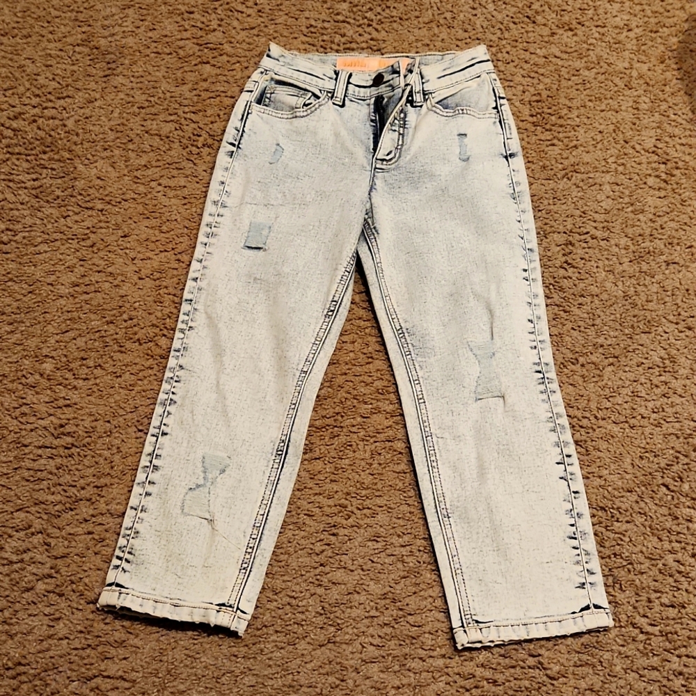 NWOT! Distressed jeans. Mila Rose brand. Size 6.